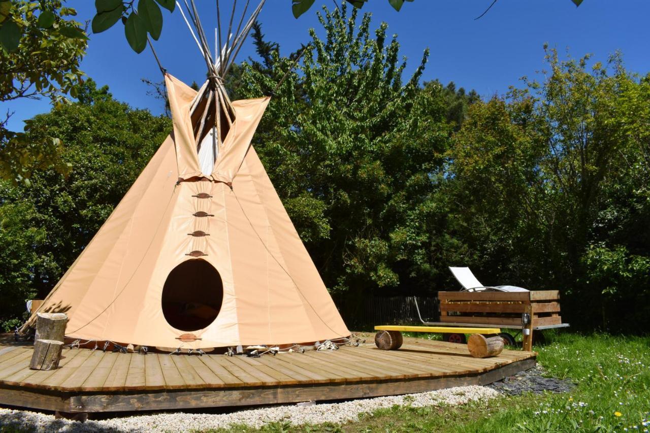 Nuit En Cheyenne Tipi A 500M De La Plage Cancale Exterior photo